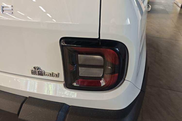 Used Geely Galaxy Panda 2025 210km Panda Rider Right Rear Taillight