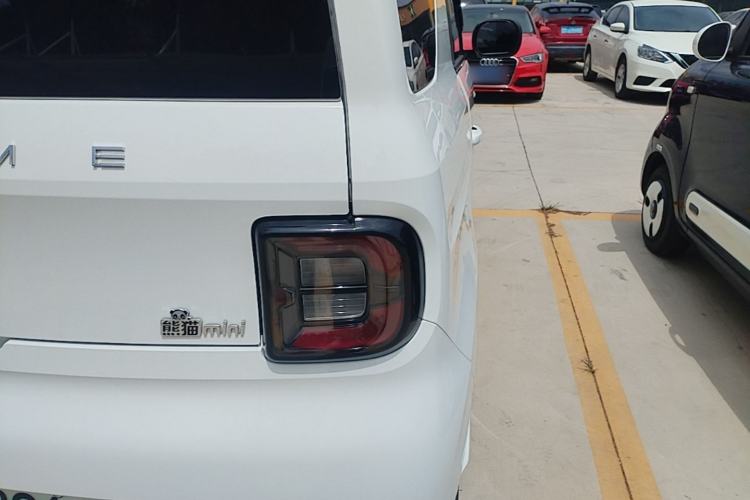 Used Geely Galaxy Panda 2025 210 km – Yuanqi Bear Right Rear Taillight