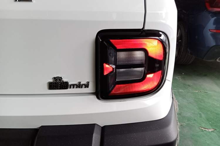Used Geely Galaxy Panda 2025 210km Panda Rider Right Rear Taillight