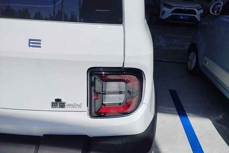 Used Geely Galaxy Panda 2025 210km Panda Rider Right Rear Taillight
