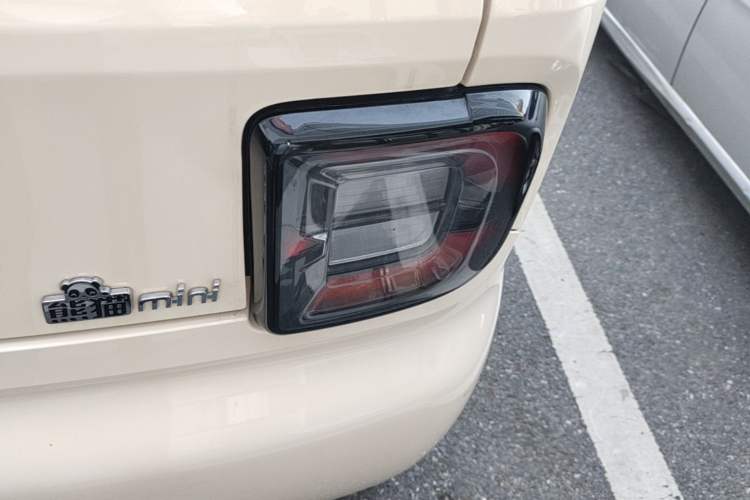 Used Geely Galaxy Panda 2025 210 km – Yuanqi Bear Right Rear Taillight