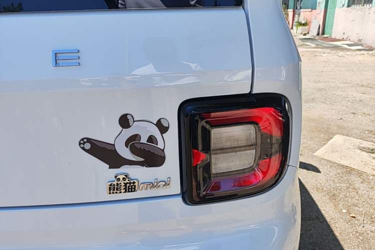 Used Geely Galaxy Panda 2025 210 km – Yuanqi Bear Right Rear Taillight