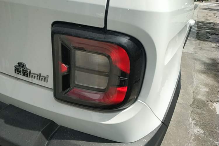 Used Geely Galaxy Panda 2025 210km Panda Rider Right Rear Taillight