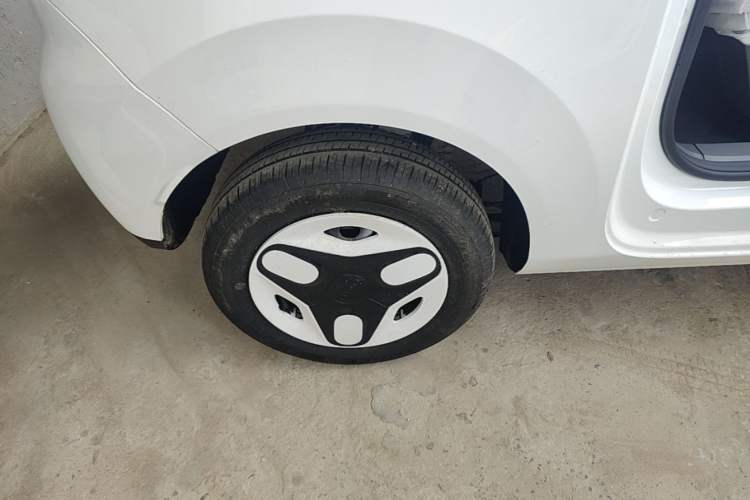 Used Geely Galaxy Panda 2025 210 km – Yuanqi Bear Right Rear Wheel Hub