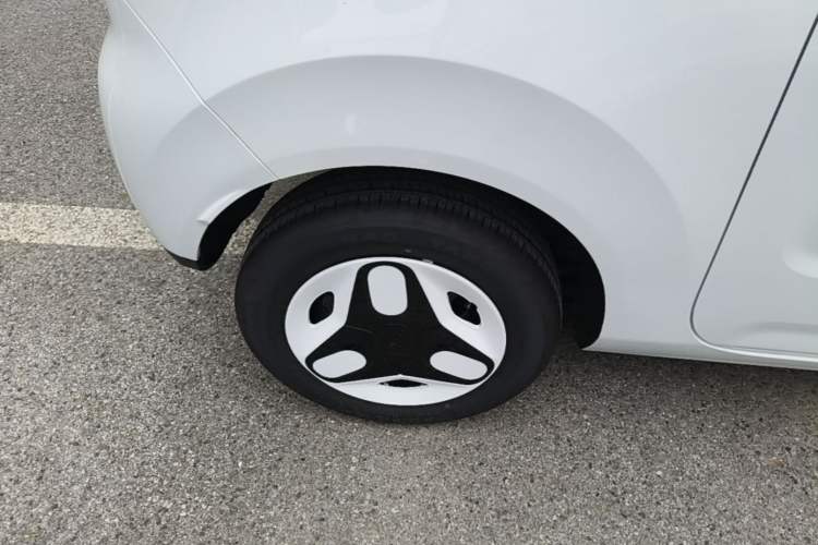 Used Geely Galaxy Panda 2025 210 km – Yuanqi Bear Right Rear Wheel Hub
