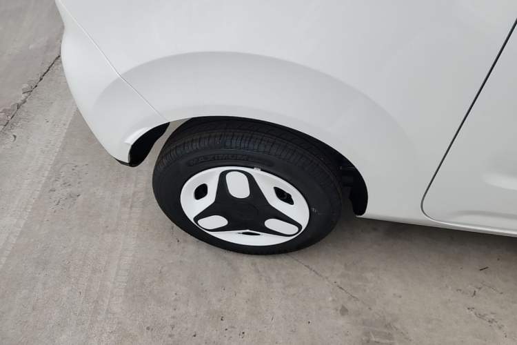 Used Geely Galaxy Panda 2025 210 km – Yuanqi Bear Right Rear Wheel Hub