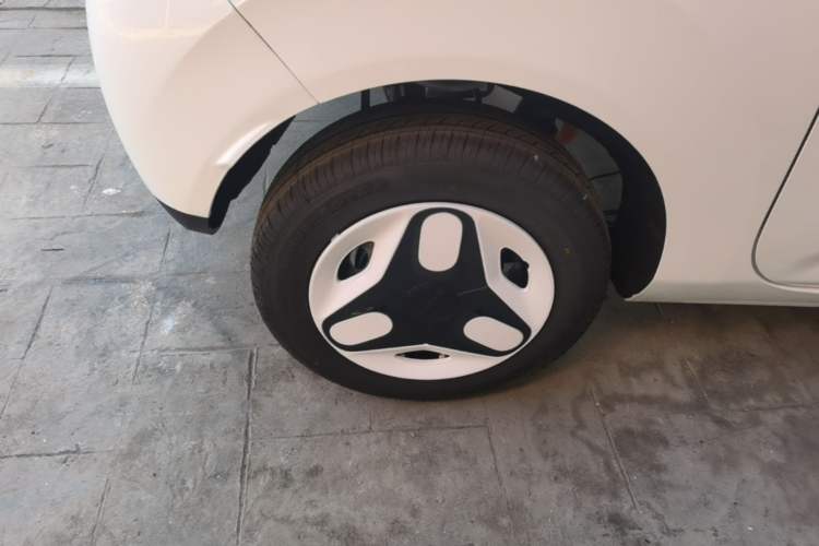 Used Geely Galaxy Panda 2025 210 km – Yuanqi Bear Right Rear Wheel Hub