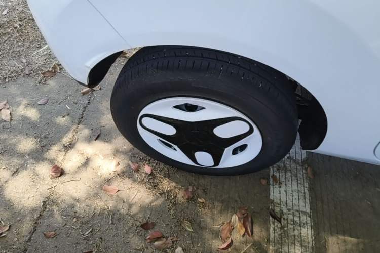 Used Geely Galaxy Panda 2025 210 km – Yuanqi Bear Right Rear Wheel Hub