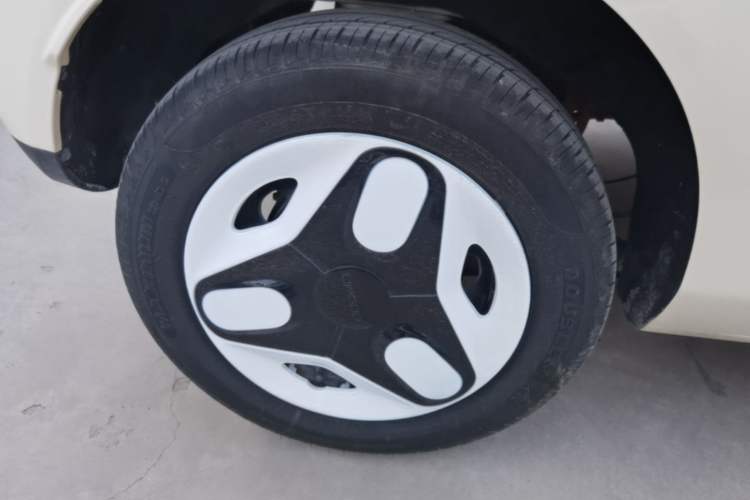 Used Geely Galaxy Panda 2025 210 km – Yuanqi Bear Right Rear Wheel Hub