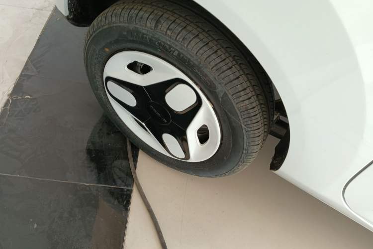 Used Geely Galaxy Panda 2025 210 km – Yuanqi Bear Right Rear Wheel Hub