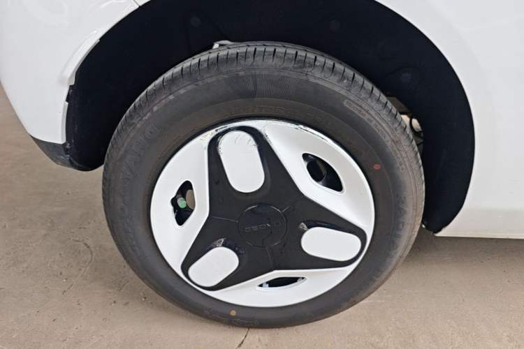 Used Geely Galaxy Panda 2025 210 km – Yuanqi Bear Right Rear Wheel Hub
