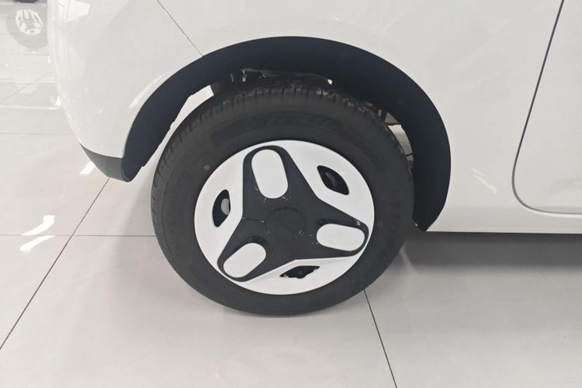 Used Geely Galaxy Panda 2025 210 km – Yuanqi Bear Right Rear Wheel Hub