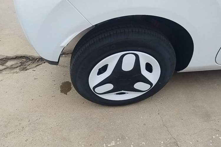 Used Geely Galaxy Panda 2025 210 km – Yuanqi Bear Right Rear Wheel Hub