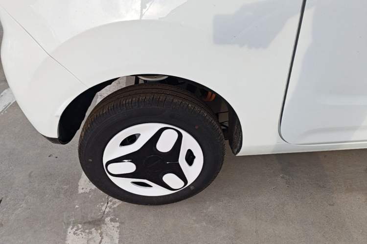 Used Geely Galaxy Panda 2025 210 km – Yuanqi Bear Right Rear Wheel Hub