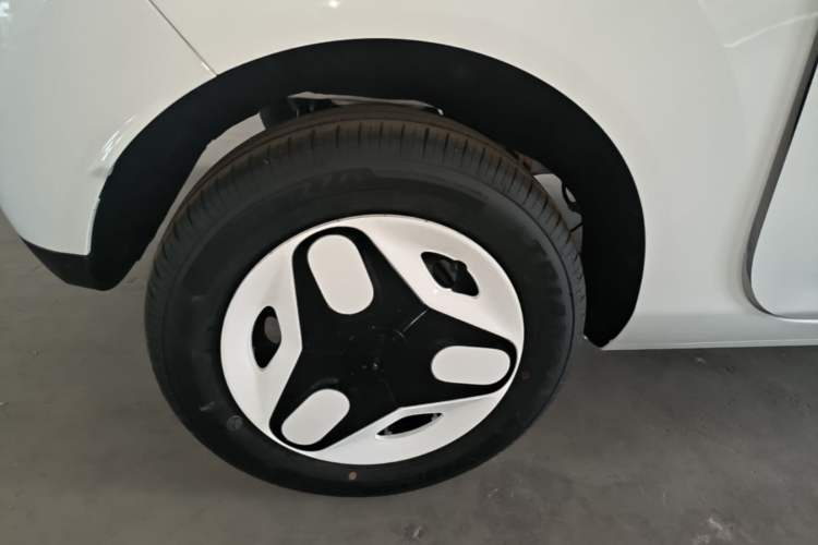 Used Geely Galaxy Panda 2025 210 km – Yuanqi Bear Right Rear Wheel Hub
