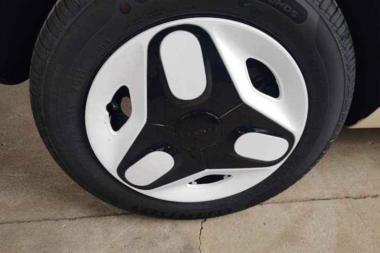 Used Geely Galaxy Panda 2025 210 km – Yuanqi Bear Right Rear Wheel Hub