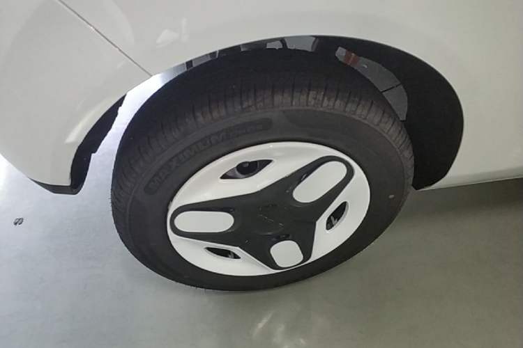 Used Geely Galaxy Panda 2025 210 km – Yuanqi Bear Right Rear Wheel Hub