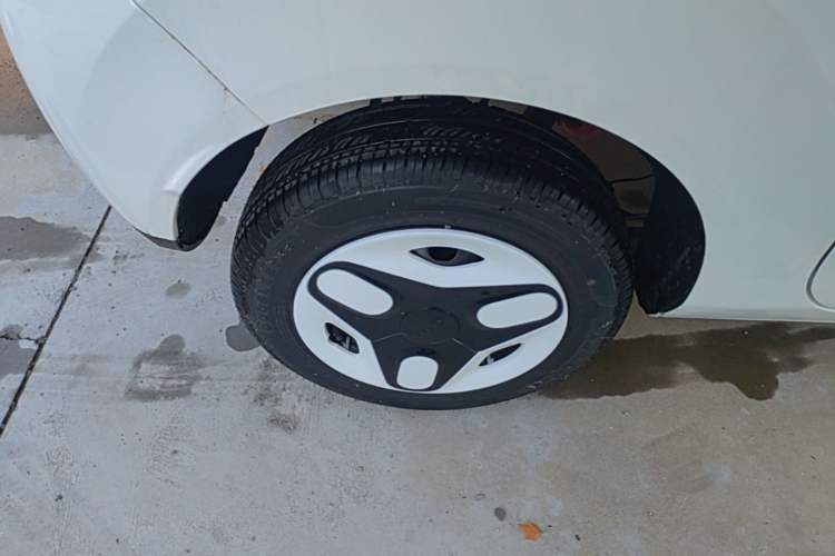 Used Geely Galaxy Panda 2025 210 km – Yuanqi Bear Right Rear Wheel Hub