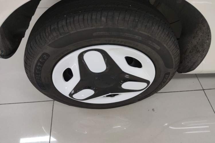 Used Geely Galaxy Panda 2025 210 km – Yuanqi Bear Right Rear Wheel Hub