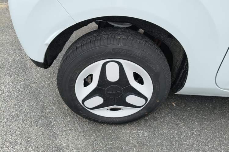 Used Geely Galaxy Panda 2025 210 km – Yuanqi Bear Right Rear Wheel Hub