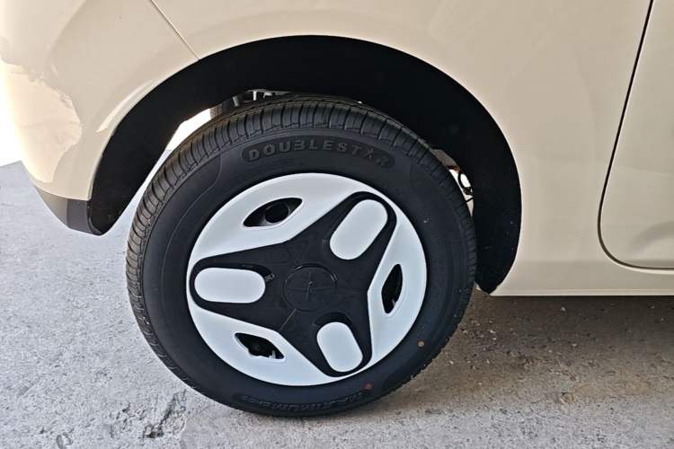 Used Geely Galaxy Panda 2025 210 km – Yuanqi Bear Right Rear Wheel Hub