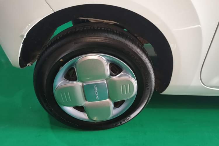 Used Geely Galaxy Panda 2025 210 km – Yuanqi Bear Right Rear Wheel Hub