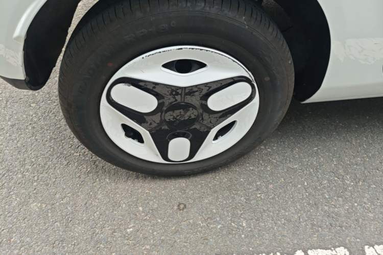 Used Geely Galaxy Panda 2025 210 km – Yuanqi Bear Right Rear Wheel Hub