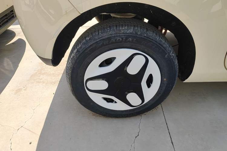 Used Geely Galaxy Panda 2025 210 km – Yuanqi Bear Right Rear Wheel Hub