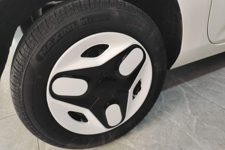 Used Geely Galaxy Panda 2025 210 km – Yuanqi Bear Right Rear Wheel Hub