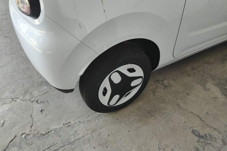Used Geely Galaxy Panda 2025 210 km – Yuanqi Bear Right Rear Wheel Hub