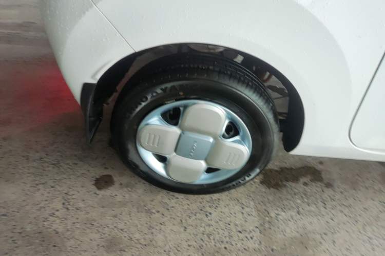 Used Geely Galaxy Panda 2025 210 km – Yuanqi Bear Right Rear Wheel Hub