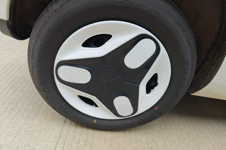 Used Geely Galaxy Panda 2025 210 km – Yuanqi Bear Right Rear Wheel Hub