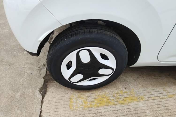 Used Geely Galaxy Panda 2025 210 km – Yuanqi Bear Right Rear Wheel Hub