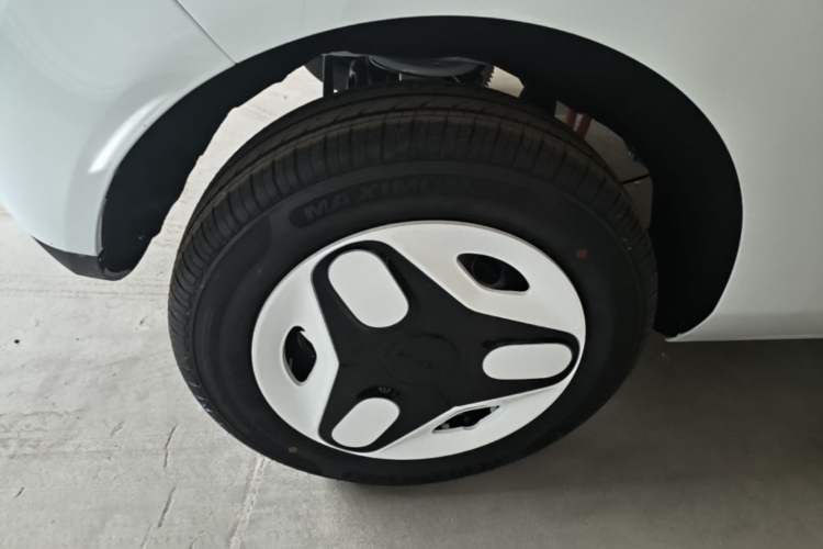 Used Geely Galaxy Panda 2025 210 km – Yuanqi Bear Right Rear Wheel Hub
