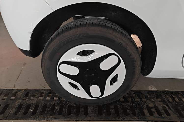 Used Geely Galaxy Panda 2025 210 km – Yuanqi Bear Right Rear Wheel Hub