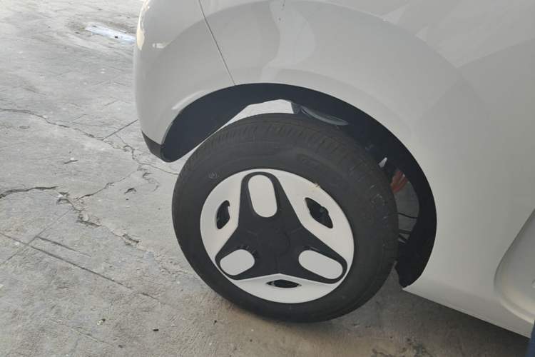 Used Geely Galaxy Panda 2025 210 km – Yuanqi Bear Right Rear Wheel Hub