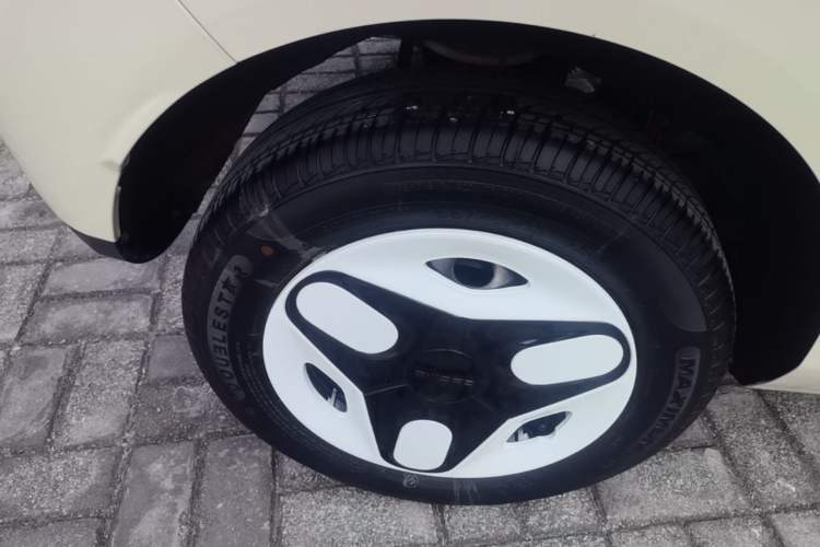Used Geely Galaxy Panda 2025 210 km – Yuanqi Bear Right Rear Wheel Hub