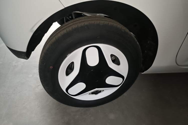 Used Geely Galaxy Panda 2025 210 km – Yuanqi Bear Right Rear Wheel Hub