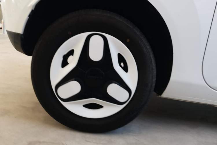 Used Geely Galaxy Panda 2025 210 km – Yuanqi Bear Right Rear Wheel Hub