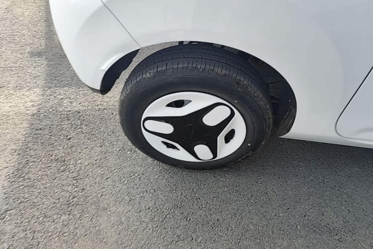 Used Geely Galaxy Panda 2025 210 km – Yuanqi Bear Right Rear Wheel Hub