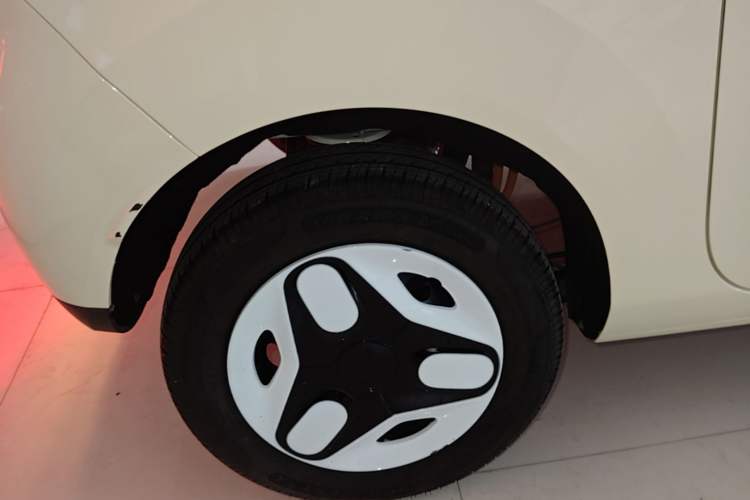 Used Geely Galaxy Panda 2025 210 km – Yuanqi Bear Right Rear Wheel Hub