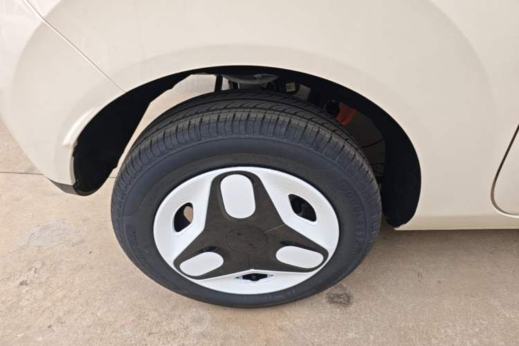 Used Geely Galaxy Panda 2025 210 km – Yuanqi Bear Right Rear Wheel Hub