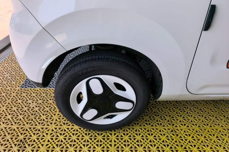 Used Geely Galaxy Panda 2025 210 km – Yuanqi Bear Right Rear Wheel Hub