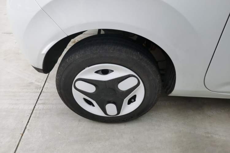 Used Geely Galaxy Panda 2025 210 km – Yuanqi Bear Right Rear Wheel Hub