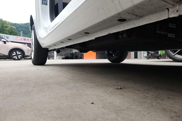 Used Geely Galaxy Panda 2025 210 km – Yuanqi Bear Right Side Sill