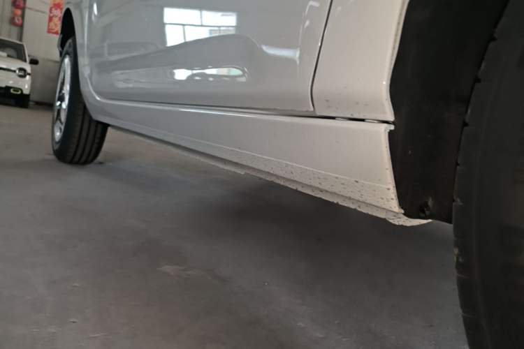 Used Geely Galaxy Panda 2025 210 km – Yuanqi Bear Right Side Sill