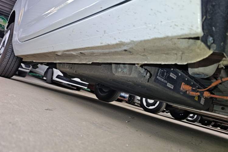 Used Geely Galaxy Panda 2025 210 km – Yuanqi Bear Right Side Sill