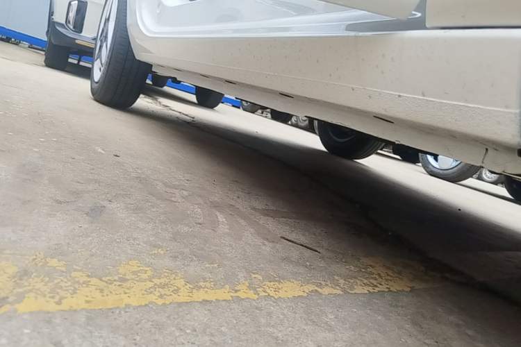 Used Geely Galaxy Panda 2025 210 km – Yuanqi Bear Right Side Sill