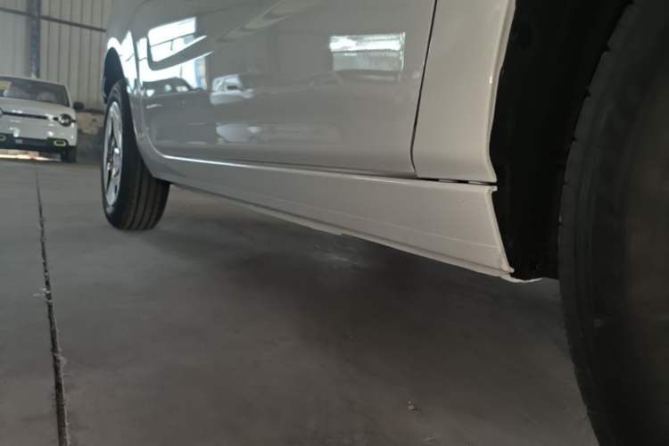 Used Geely Galaxy Panda 2025 210 km – Yuanqi Bear Right Side Sill