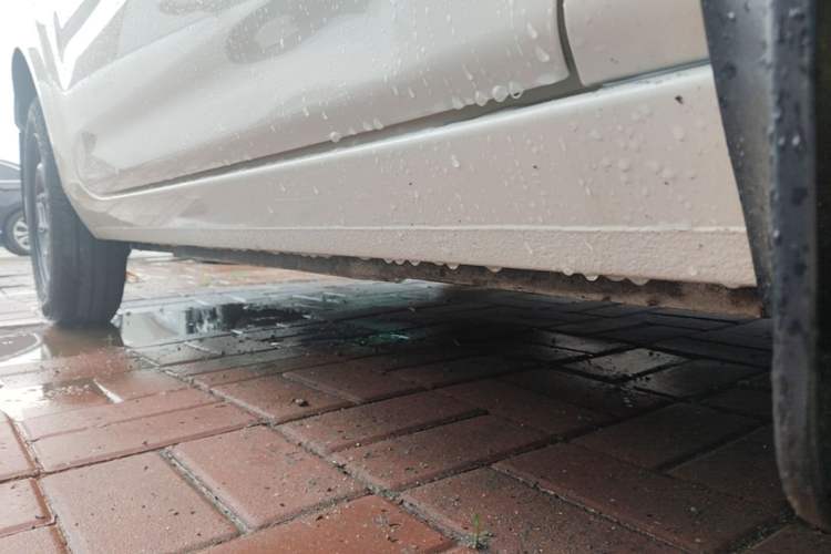 Used Geely Galaxy Panda 2025 210 km – Yuanqi Bear Right Side Sill